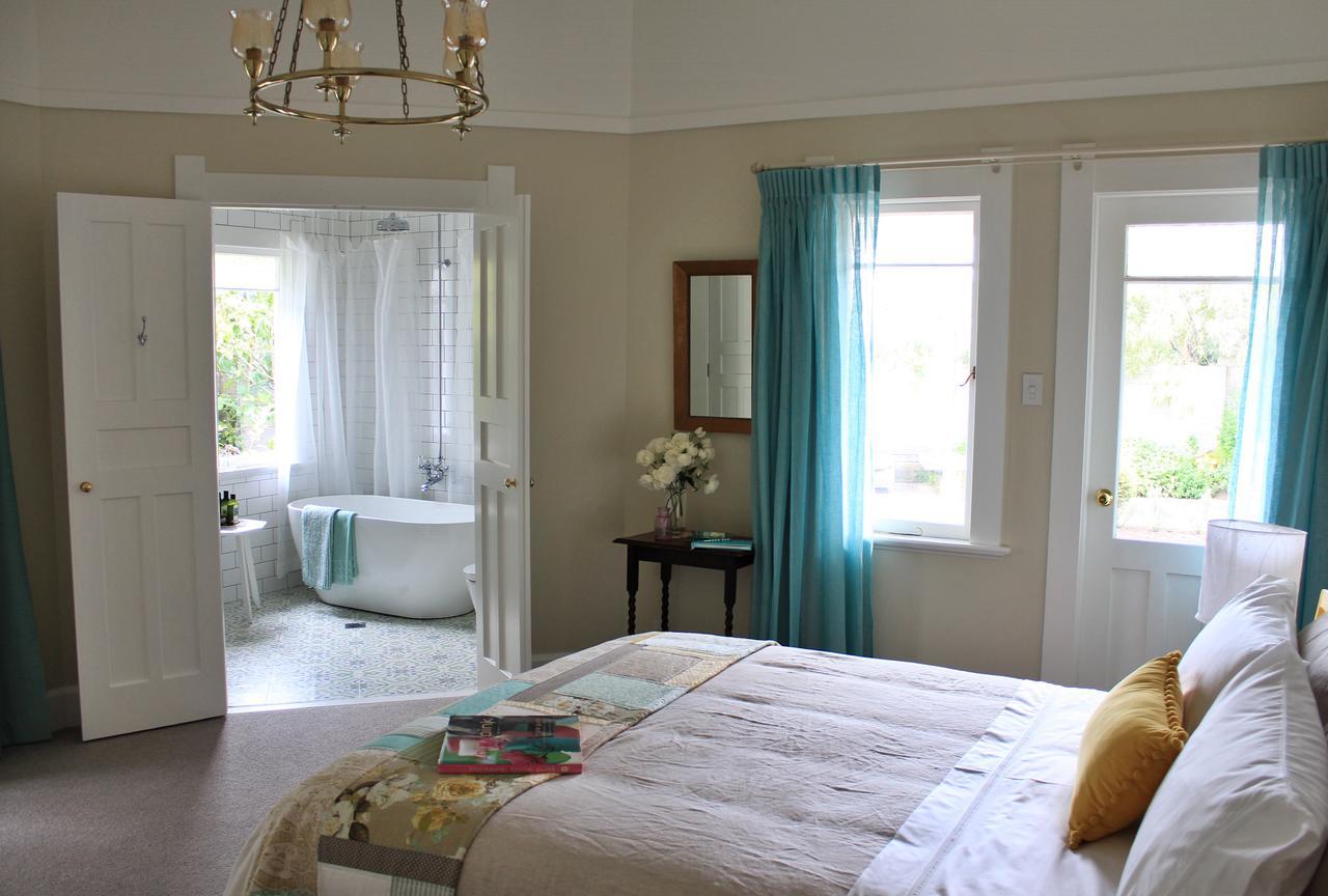 Browns Boutique Bed And Breakfast Whanganui Exterior foto